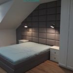 Miękka ściana w szarości. DIY: zagłówek Marty i Przemka